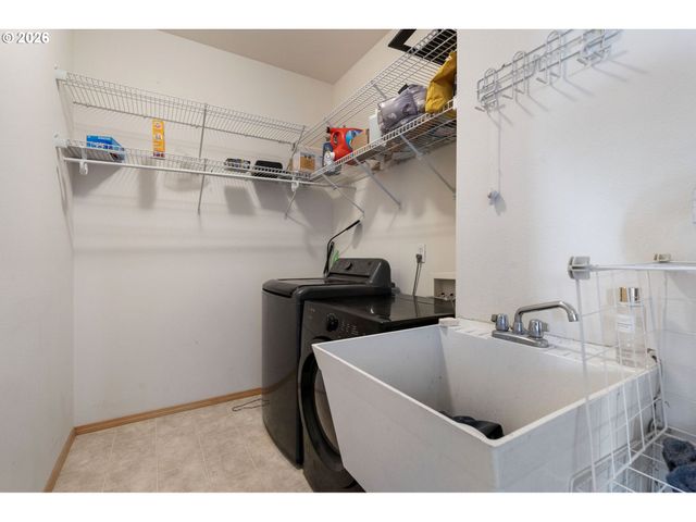 5758 Nw CRADY Ln, Portland, OR 97229