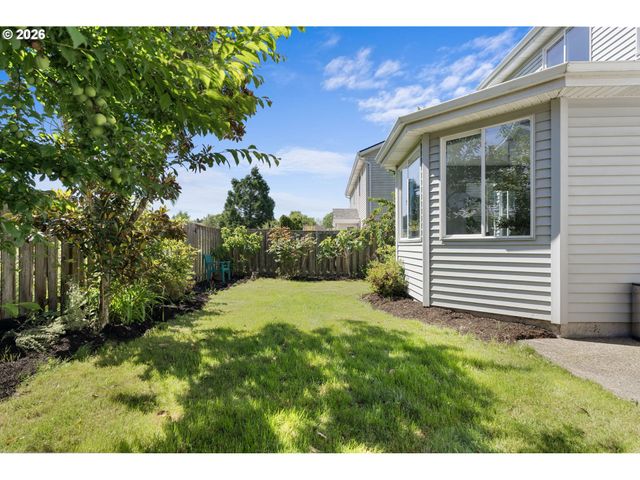 5758 Nw CRADY Ln, Portland, OR 97229