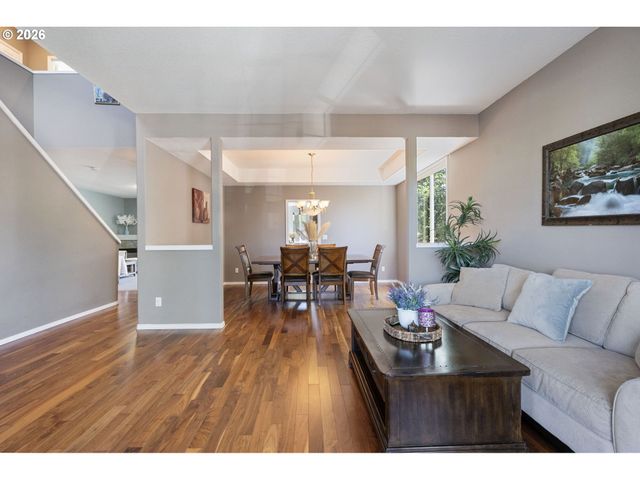 5758 Nw CRADY Ln, Portland, OR 97229