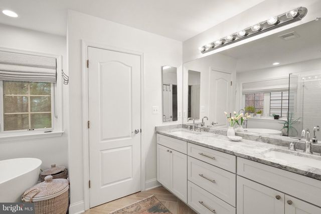 9969 CYRANDALL DR, Oakton, VA 22124