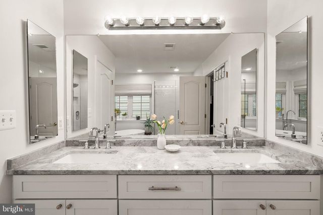 9969 CYRANDALL DR, Oakton, VA 22124