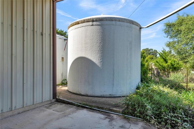 150 Pecan 2, Florence, TX 76527