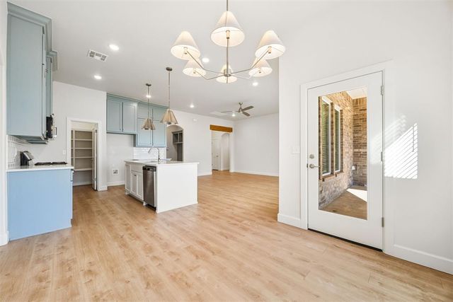 2316 Los Angeles Avenue, Edmond, OK 73034