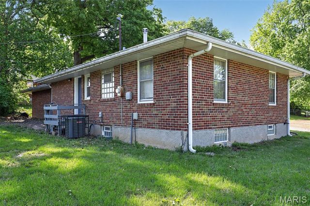 1233 Bosworth Drive, St Louis, MO 63137