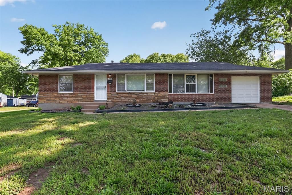 1233 Bosworth Drive, St Louis, MO 63137