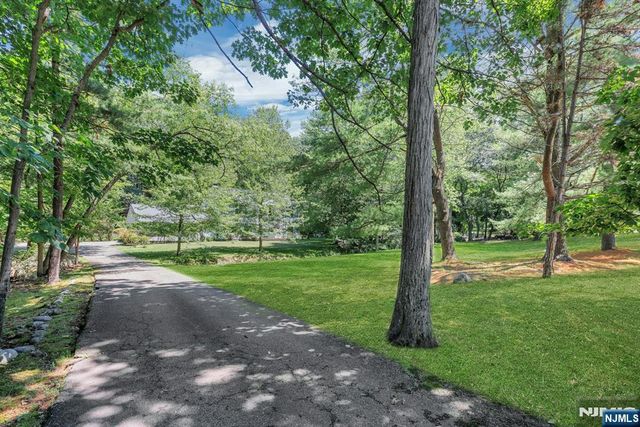 621 Winding Hollow Drive, Franklin Lakes, NJ 07417