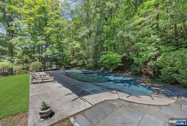 621 Winding Hollow Drive, Franklin Lakes, NJ 07417