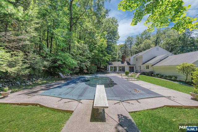 621 Winding Hollow Drive, Franklin Lakes, NJ 07417