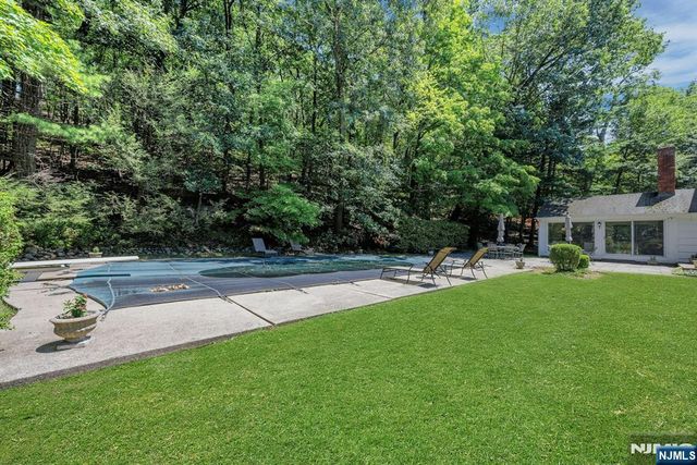 621 Winding Hollow Drive, Franklin Lakes, NJ 07417