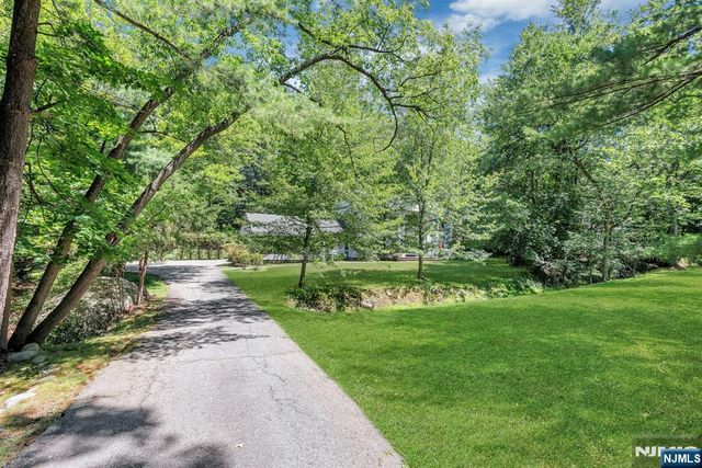 621 Winding Hollow Drive, Franklin Lakes, NJ 07417