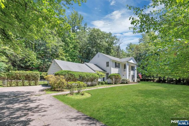 621 Winding Hollow Drive, Franklin Lakes, NJ 07417