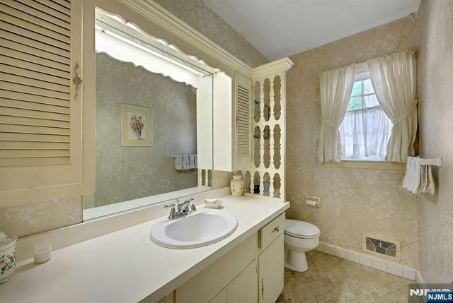 621 Winding Hollow Drive, Franklin Lakes, NJ 07417