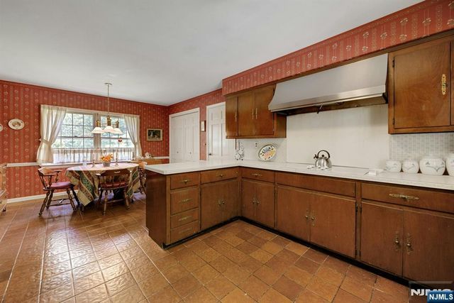 621 Winding Hollow Drive, Franklin Lakes, NJ 07417