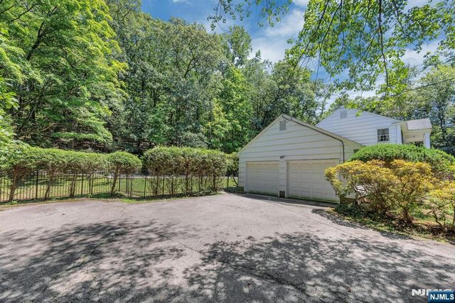 621 Winding Hollow Drive, Franklin Lakes, NJ 07417