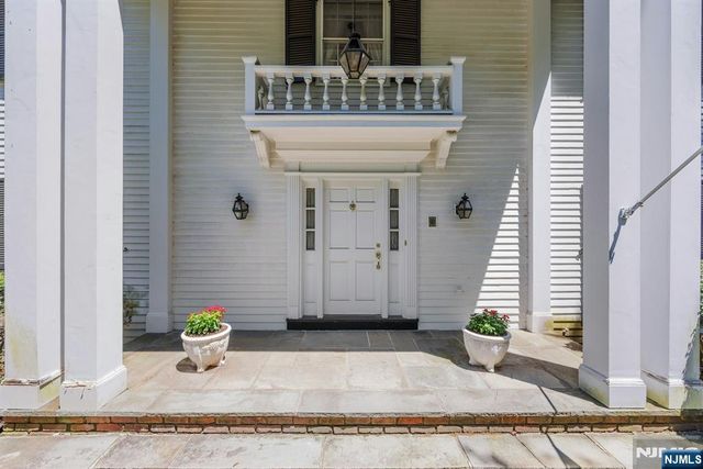 621 Winding Hollow Drive, Franklin Lakes, NJ 07417