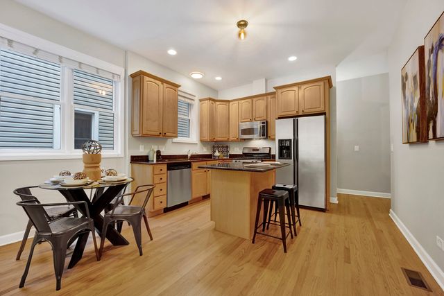 6025 N Ridge Avenue 1W, Chicago, IL 60660