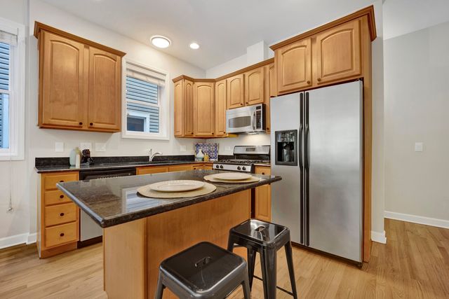 6025 N Ridge Avenue 1W, Chicago, IL 60660