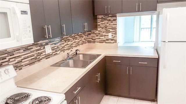 7911 N Colony Cir N 202, Tamarac, FL 33321