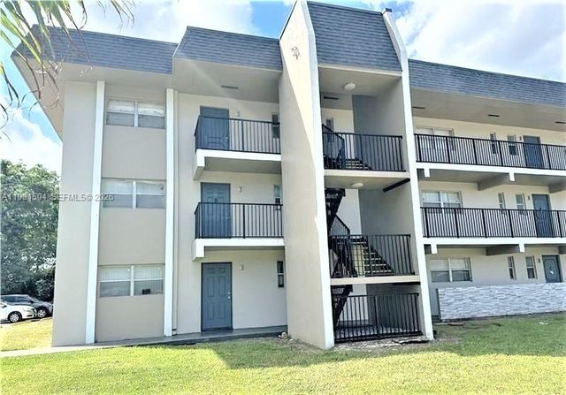 7911 N Colony Cir N 202, Tamarac, FL 33321