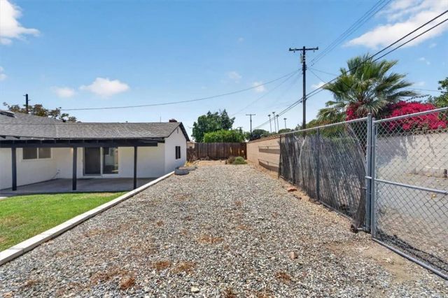 855 W 8th, Upland, CA 91786