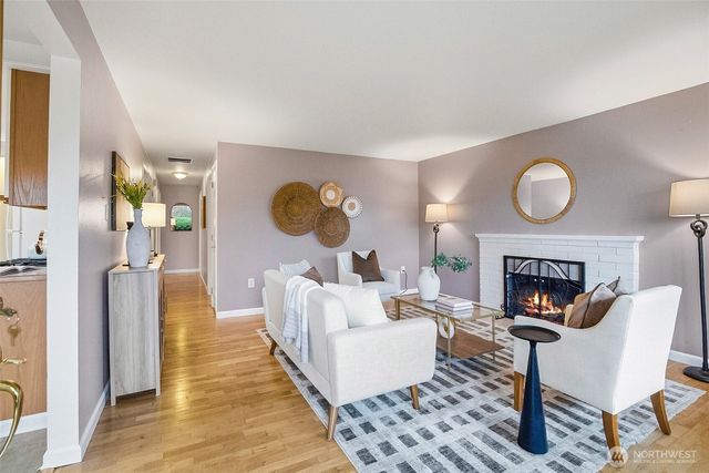 17630 Larch Way, Lynnwood, WA 98037