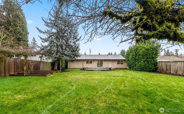 17630 Larch Way, Lynnwood, WA 98037