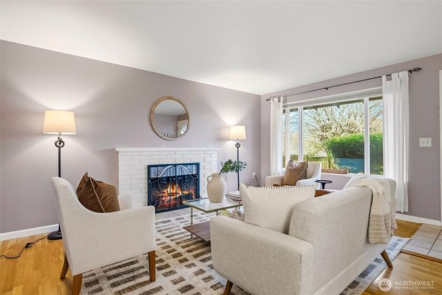 17630 Larch Way, Lynnwood, WA 98037