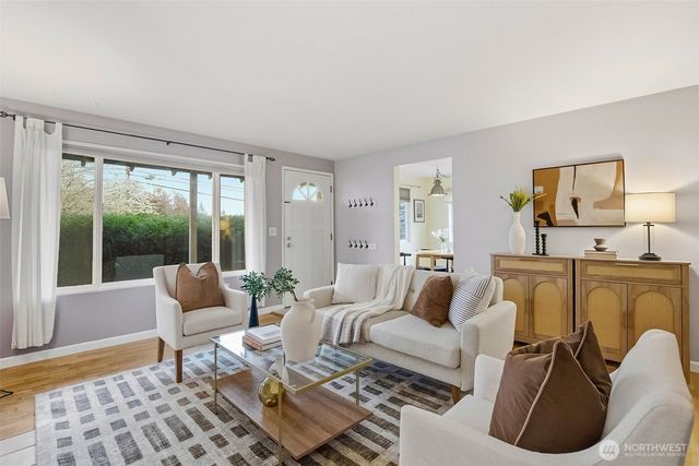 17630 Larch Way, Lynnwood, WA 98037