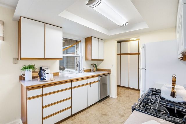 17630 Larch Way, Lynnwood, WA 98037