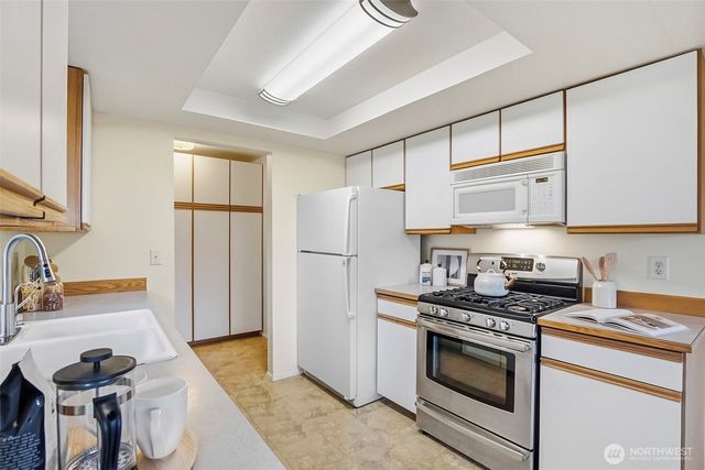 17630 Larch Way, Lynnwood, WA 98037