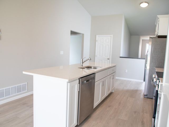 7895 Cottonwood Boulevard, Horace, ND 58104