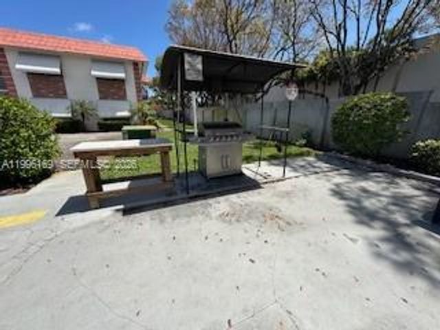 3550 NW 8th Ave 409, Pompano Beach, FL 33064