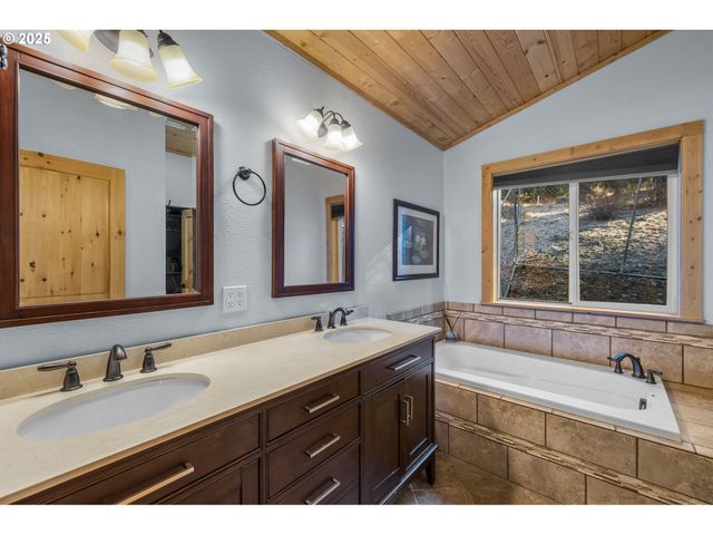 26508 RAINBOW Rd, Canyon City, OR 97820