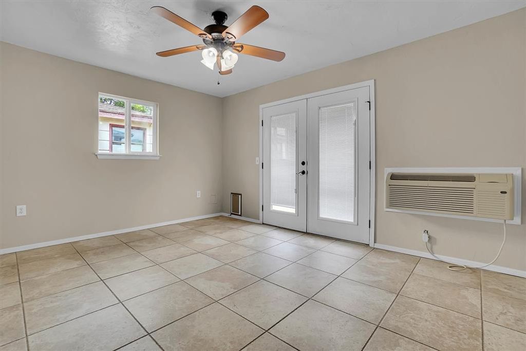 Image 18 of property listing at Address unavailable.