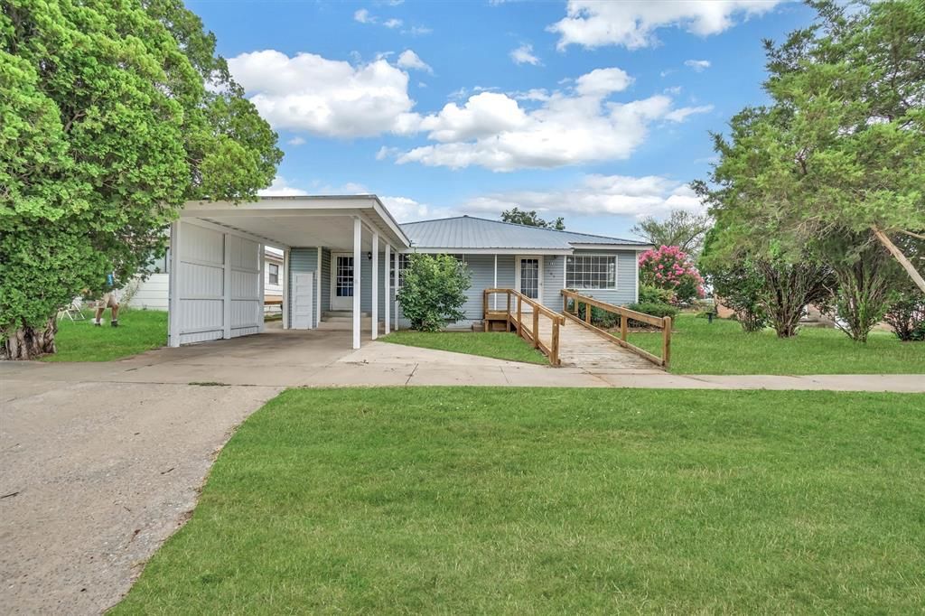 Image 5 of property listing at Address unavailable.