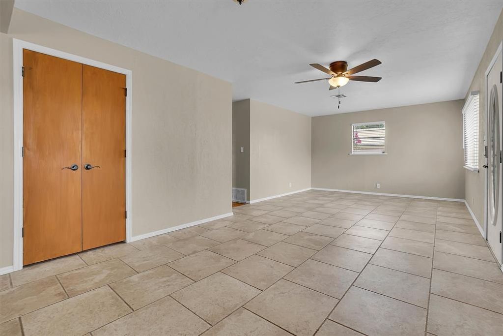 Image 6 of property listing at Address unavailable.