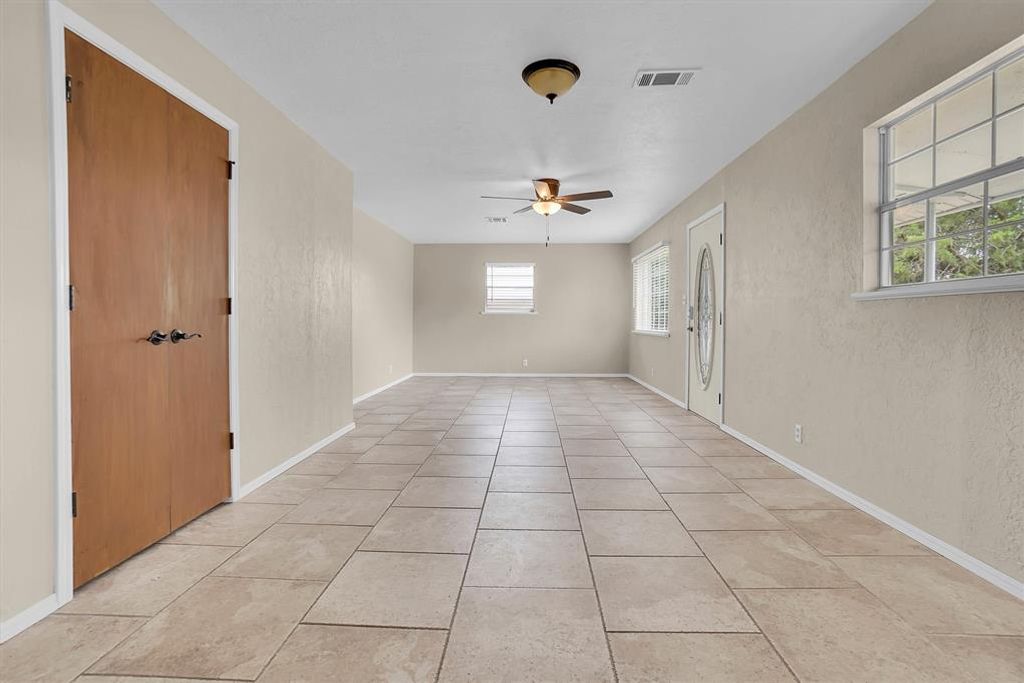 Image 7 of property listing at Address unavailable.