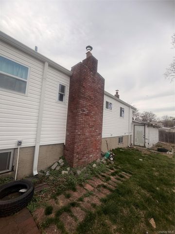 99 Brooklyn Avenue, West Babylon, NY 11704