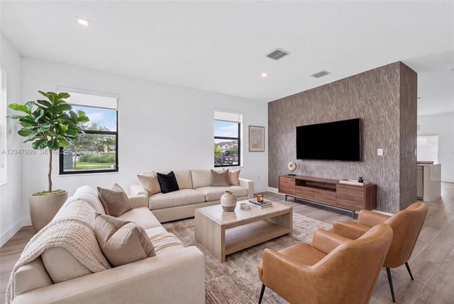 10908 W 32nd Lane, Hialeah, FL 33018