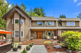 12168 Viewcrest Place NE, Bainbridge Island, WA 98110