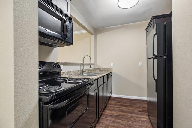 427 W 16th Street 21, Houston, TX 77008