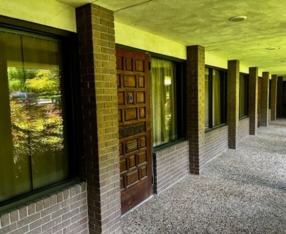 3000 N Market Avenue D, Fayetteville, AR 72703