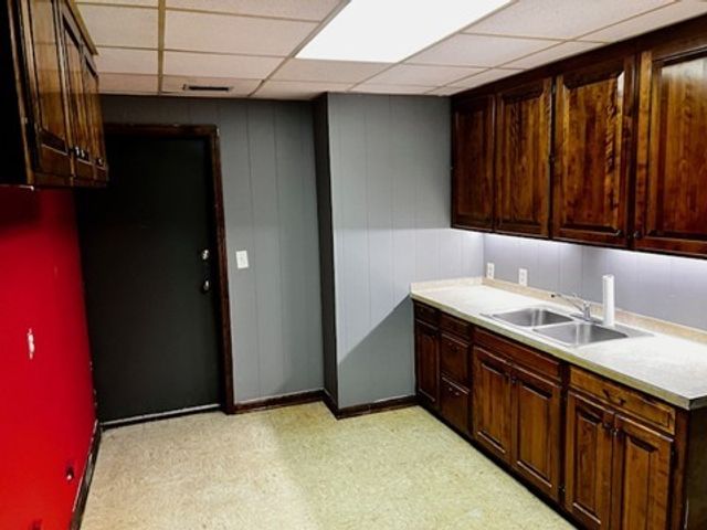 3000 N Market Avenue D, Fayetteville, AR 72703