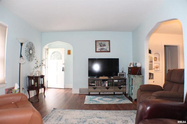 2723 Arlington Avenue, Davenport, IA 52803