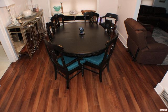 2723 Arlington Avenue, Davenport, IA 52803