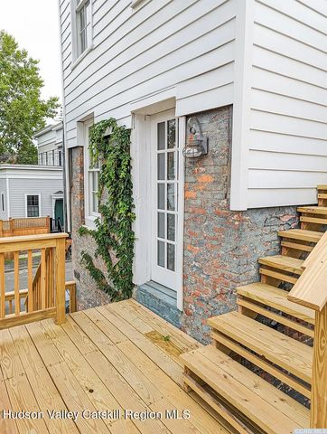 30 Union Street 2, Hudson, NY 12534