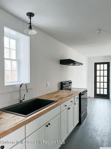 30 Union Street 2, Hudson, NY 12534