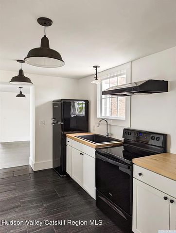 30 Union Street 2, Hudson, NY 12534