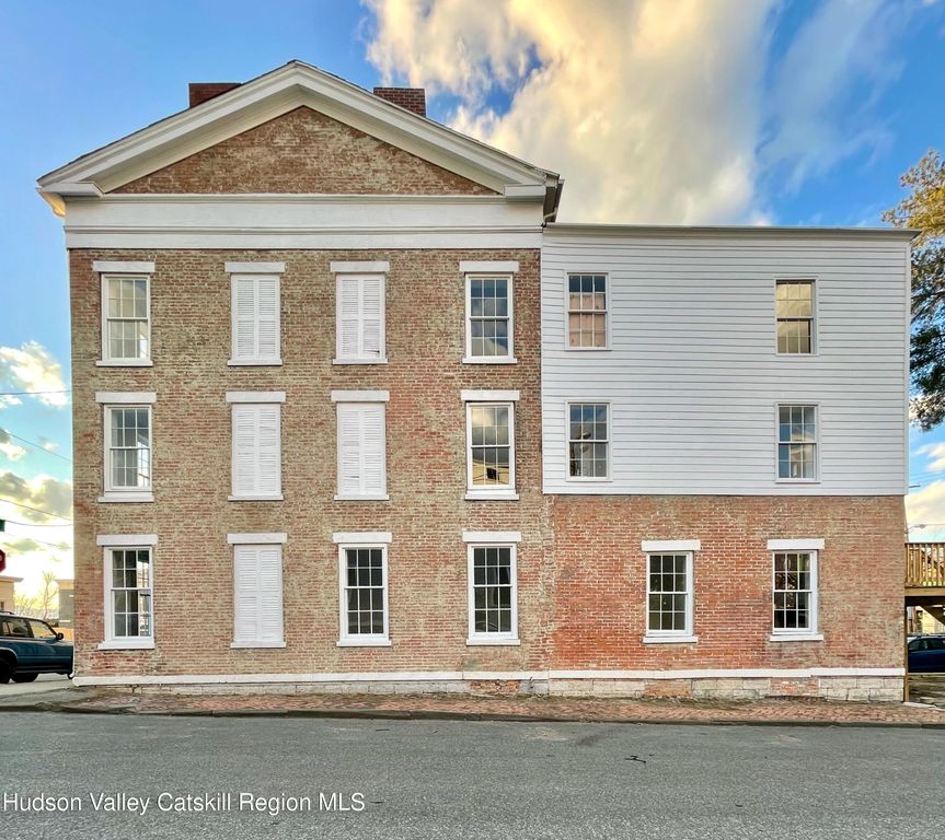 30 Union Street 2, Hudson, NY 12534