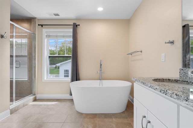 32 North Ridge Rd, Mahopac, NY 10541
